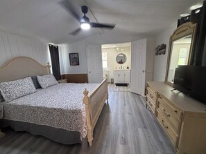 Room - Hidden Country Gem Near Town, Springs & Fort Island Beach (Crystal River)