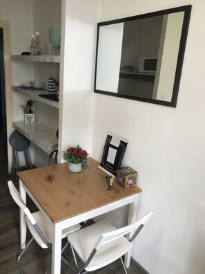 Dining - Charming studio near downtown (Strasbourg)