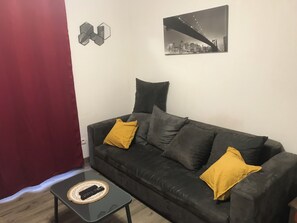 Living area - Charming studio near downtown (Strasbourg)