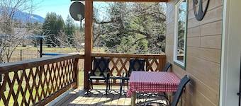 2 Bedroom Cottage In Crawford Bay, BC. An Artisan town on Kootenay Lake