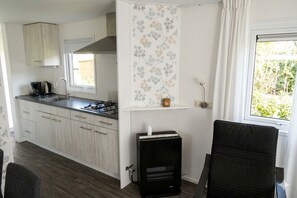 Private kitchen - Vrbo Property (Hoogersmilde)