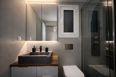 Hair dryer, towels, soap, toilet paper. Sea Whisper Apartment in Rafina by ΜΡS