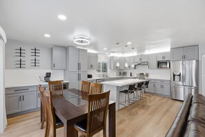 Dining - Modern 4BR Home, Sleeps 9, Near Silicon Valley (San Jose)