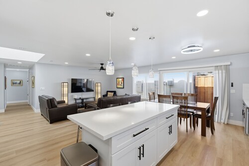 Modern 4BR Home, Sleeps 9, Near Silicon Valley