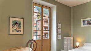 Room - La Residence, a beautiful 6 person apartment in a historical building St Gervais (Saint-Gervais-les-Bains)