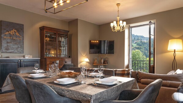 Dining - La Residence, a beautiful 6 person apartment in a historical building St Gervais (Saint-Gervais-les-Bains)