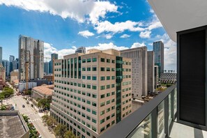 Property grounds - Lux Studio | Rooftop Pool & Sunset Views (Miami)