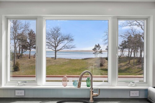 Waterfront Oasis with Game Room, Newly Renovated!