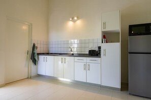 Fridge, microwave, stovetop, high chair - Sloke - The green flamingo (Sint Willibrordus)