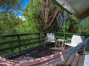 Property grounds - Barika hel - The green flamingo (Sint Willibrordus)