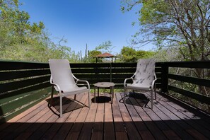 Property grounds - Chogogo - The green flamingo (Sint Willibrordus)