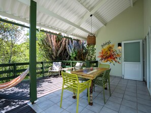 Outdoor dining - Chonchorogai - The green flamingo (Sint Willibrordus)