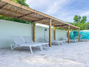 Terrace/patio - Lora - The green flamingo (Sint Willibrordus)