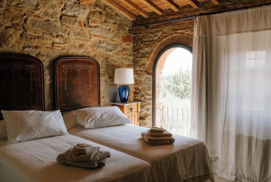 6 bedrooms, iron/ironing board, travel crib, free WiFi