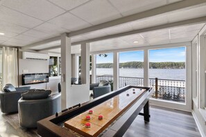 Maison, plusieurs lits, patio (5877 Baydy Peak Rd) | Salle de jeux