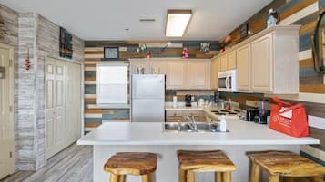 Condo, Multiple Beds, Patio (179 Vintage Land 2A) | Private kitchen