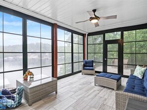 Casa, várias camas, varanda (24 Mimosa  Rd) | Área de estar