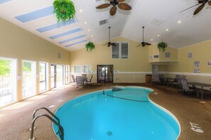 Indoor pool, outdoor pool - Lakefront Condo With Indoor Pool (Lake Ozark)