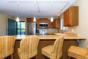 Villa, Mehrere Betten, Terrasse, Poolblick (237 SWS Dr 2A) | Eigene Küche