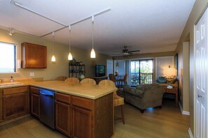 Villa, plusieurs lits, patio, vue piscine (237 SWS Dr 2A) | Intérieur