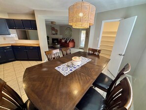 Dining - Viva San Antonio! Spacious Stay & Family Friendly! (San Antonio)