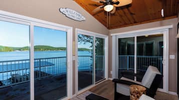 House, Multiple Beds, Patio (22 Little Sunrise Ln) | Interior