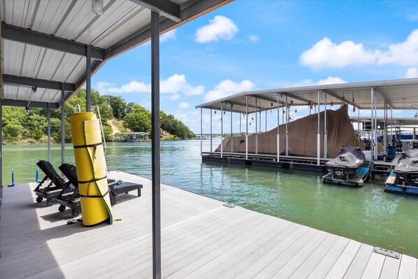 Marina - Sleeps 26 Lakefront w/ Private Dock & Dance Floor! (Lake Ozark)
