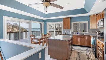 House, Multiple Beds, Patio (42 Branch) | Private kitchen