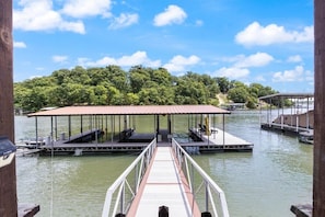 Marina - Sleeps 26 Lakefront w/ Private Dock & Dance Floor! (Lake Ozark)