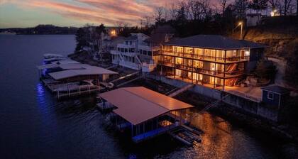 Sleeps 26 Lakefront w/ Private Dock & Dance Floor!