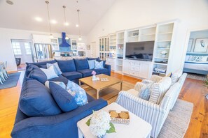 Smart TV, video games, DVD player, table football - Beach Front - Hot Tub - Game Room - Large Ocean View Porch - Sleeps 17 (Bolivar Peninsula)
