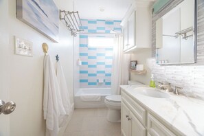 Hair dryer, towels, soap, toilet paper - Beach Front - Hot Tub - Game Room - Large Ocean View Porch - Sleeps 17 (Bolivar Peninsula)