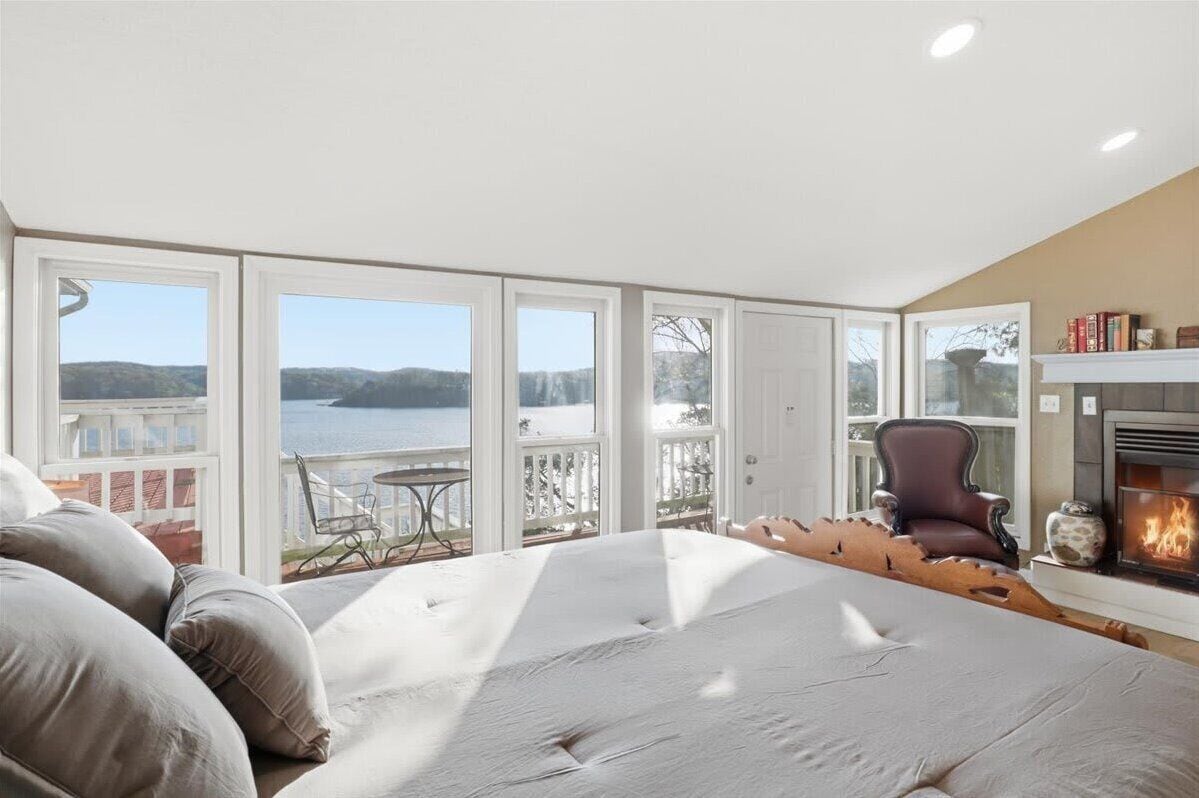 House, Multiple Beds, Patio (2183 Carlson Ct) | 6 bedrooms, bed sheets