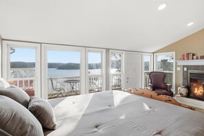 House, Multiple Beds, Patio (2183 Carlson Ct) - Lakeview Manor With Historic Charm and Serene Waters (Osage Beach)