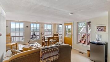 House, Multiple Beds, Patio (2183 Carlson Ct) | Living area