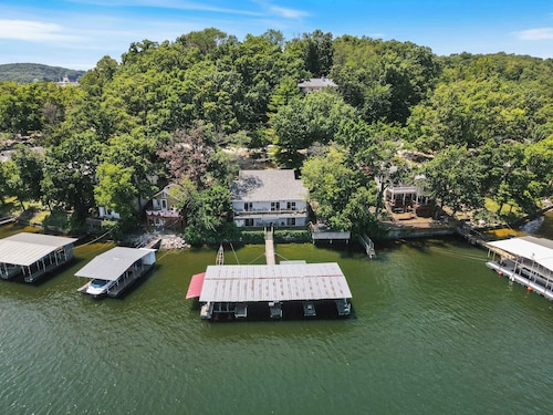 Lakefront Home With Huge Views and Great Fishing