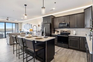 Condo, nhiều giường, sân hiên (1065 Topsider 405) | Bếp riêng
