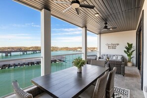 Outdoor dining - Waterview Retreat in Osage Beach With Public Dock and Community Pool (Osage Beach)