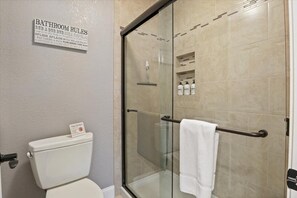 Condo, Multiple Beds, Patio, Pool View (1554 Harbor Pt 303B) | Bathroom - Happy Harbor Lakefront Condo (Osage Beach)