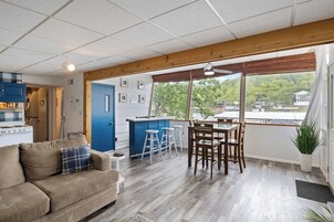 Casa, varias camas, patio (31511 Ontario Road) | Vistas desde la habitación