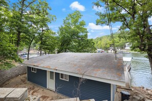 Exterior - Cozy Lake House With Dock (Rocky Mount)