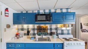 Nhà, nhiều giường, sân hiên (31511 Ontario Road) | Bếp riêng