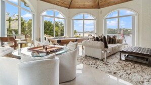Nhà, nhiều giường, có thể sử dụng hồ bơi, quang cảnh hồ bơi (808 Las Campanas) | Khu phòng khách