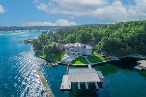 Exterior - Lakeside Lux Where Every Luxury Awaits (Sunrise Beach)