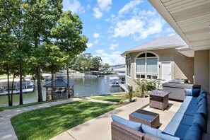 Terrace/patio - Lakeside Lux Where Every Luxury Awaits (Sunrise Beach)
