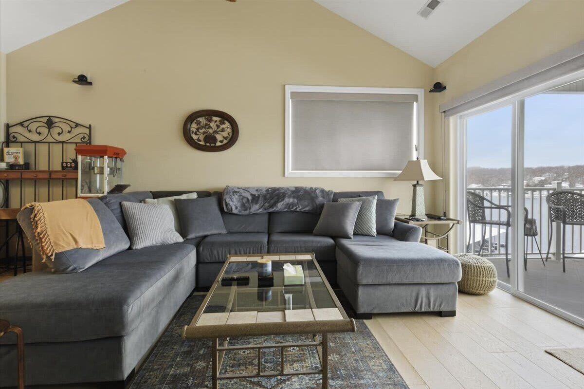Appart'hôtel, plusieurs lits, patio (275 Flynn Road 406 ) | Coin séjour