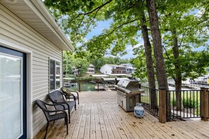 Exterior - Lakefront House Next to Camden On The Lake (Lake Ozark)