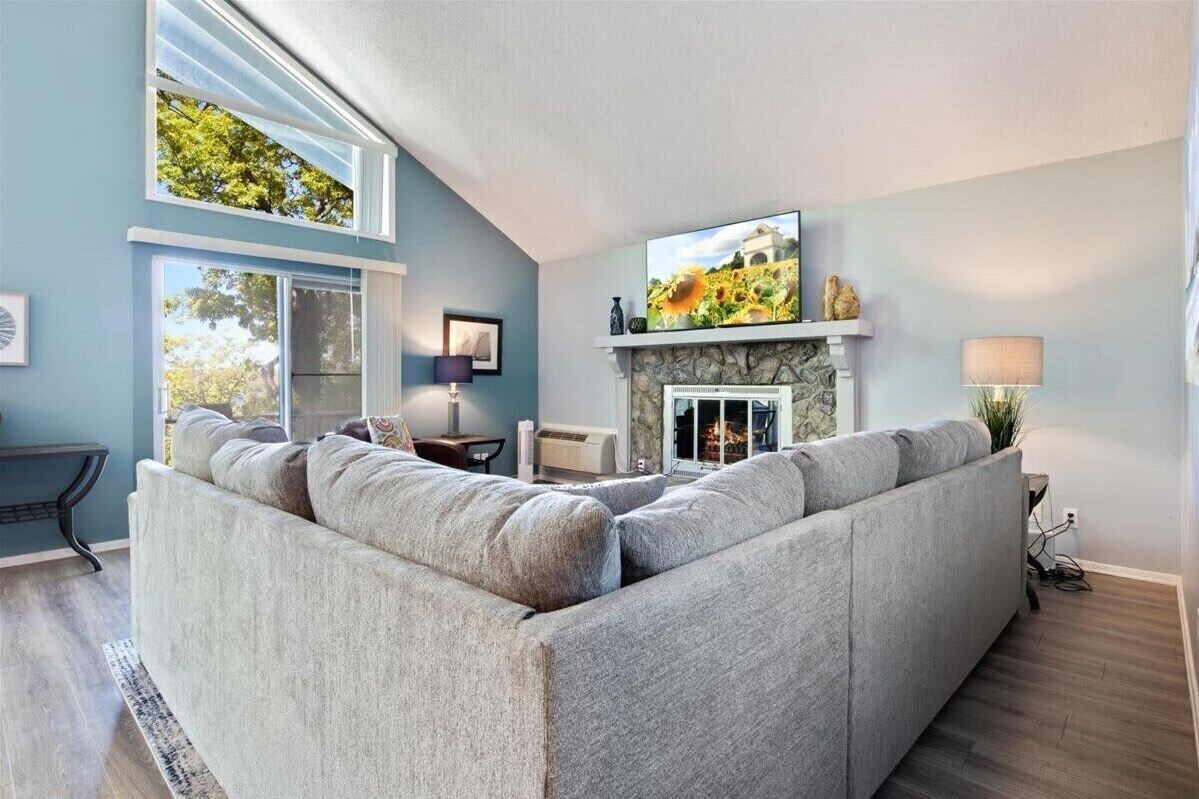 Ferienhaus, Mehrere Betten, Terrasse, Poolblick (147 Walkers Cay Dr) | Wohnbereich