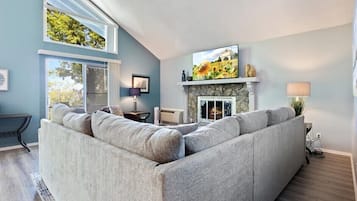 Ferienhaus, Mehrere Betten, Terrasse, Poolblick (147 Walkers Cay Dr) | Wohnbereich