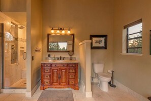 Hair dryer, towels, soap, toilet paper - Castle of the Pines (Arnold)